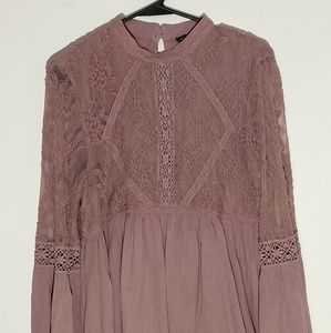 American Eagle Outfitters lace top size M